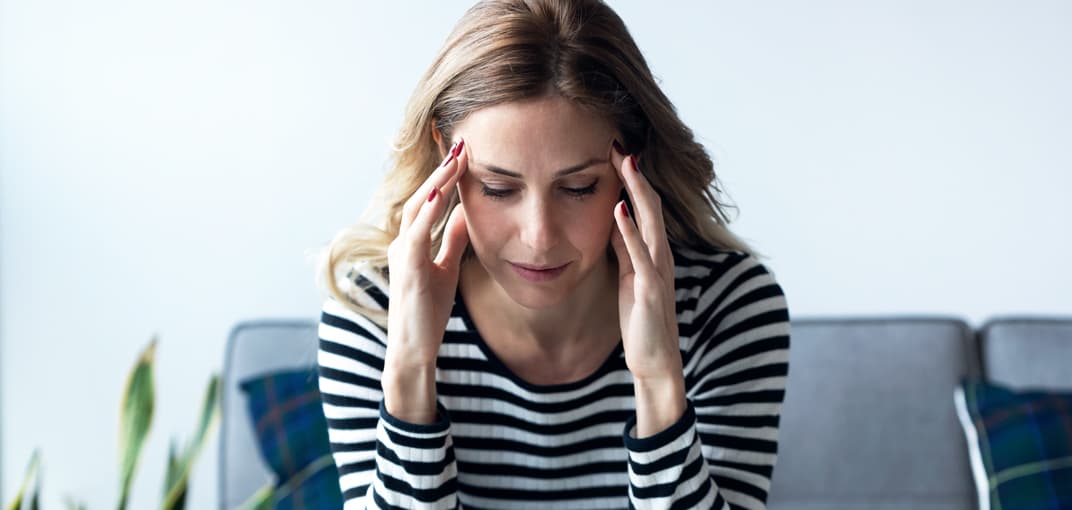Tinnitus yönetimini temsil eden kulak çınlaması görseli